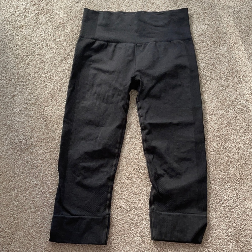 Lululemon High/mid Rise Crop Legging